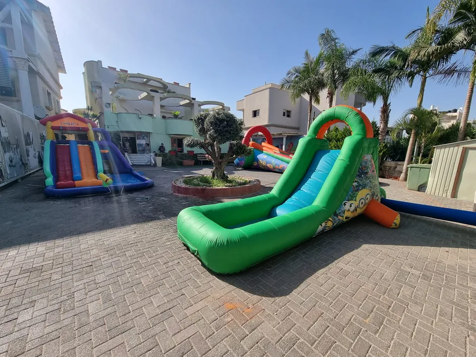 מתנפח המיניונים 4