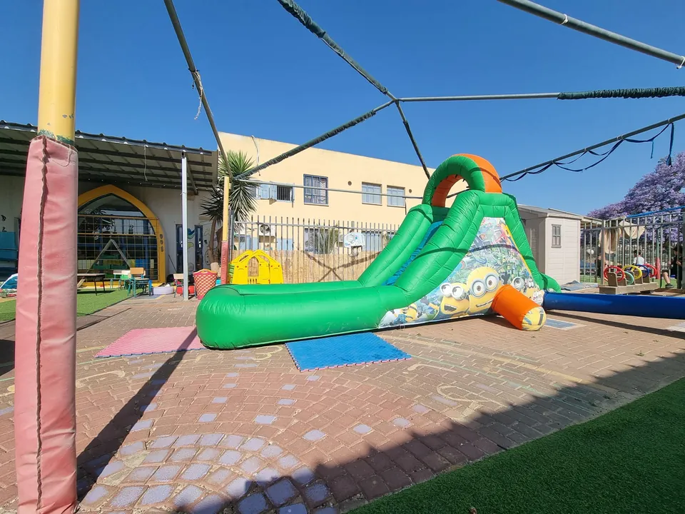 מתנפח המיניונים 6