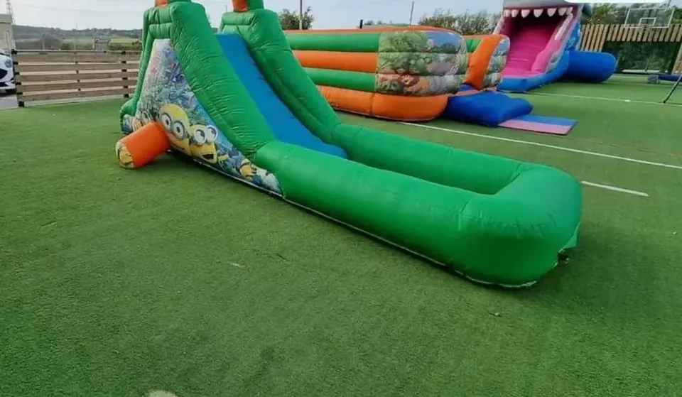 מתנפח המיניונים 7